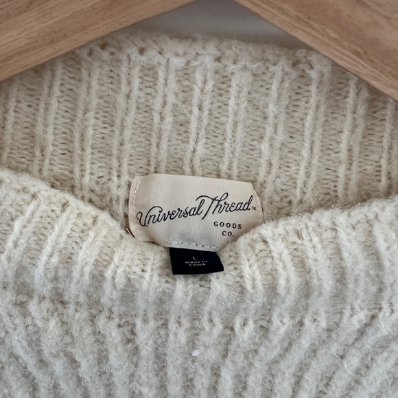 Universal Threads Sweater - Picture 3 of 4